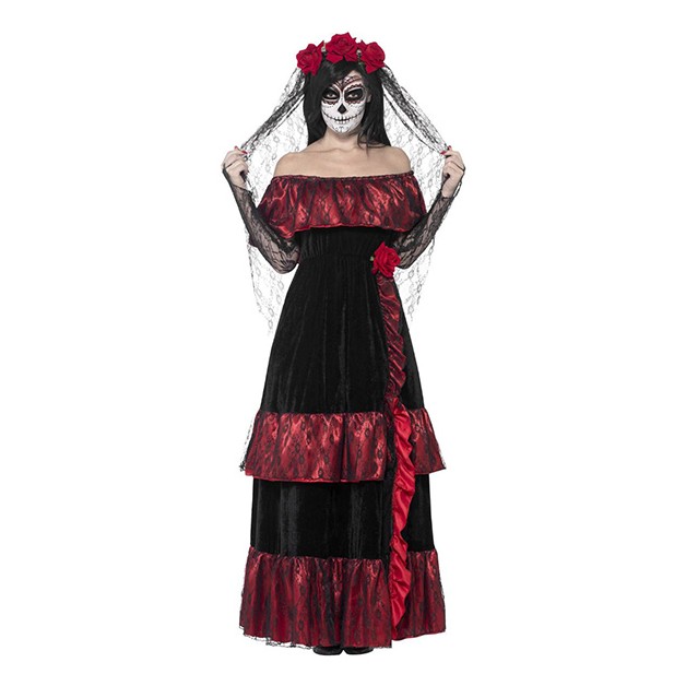 Mujer disfrazada de catrina con velo negro y arreglo floral en la