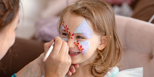 Maquillaje de fantasía para niños en primavera