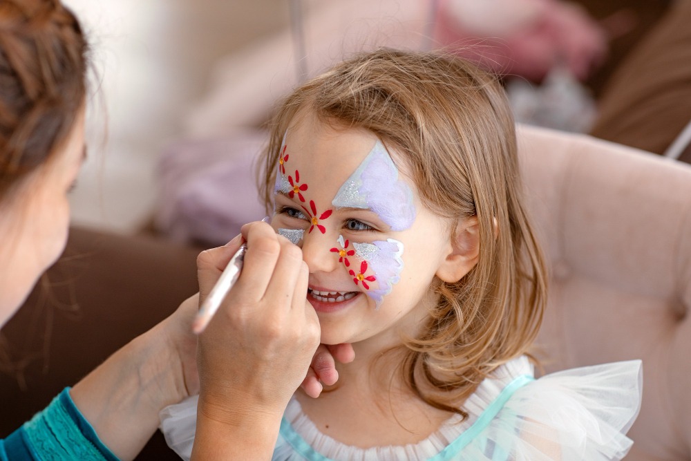 Maquillaje de fantasía para niños en primavera